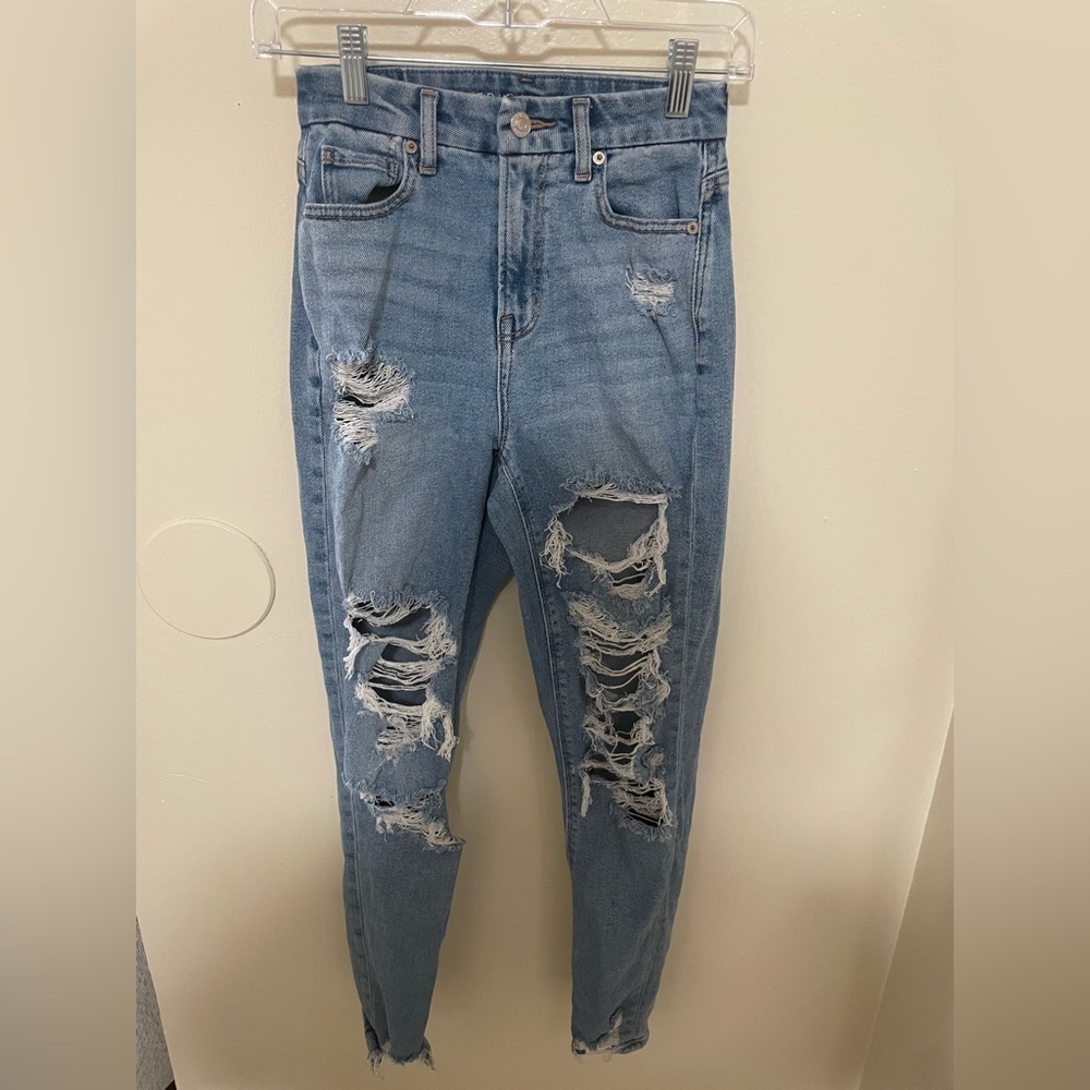 ✨Women’s American Eagle Distressed Stretch Curvy Mom Jean Size 000 Regular